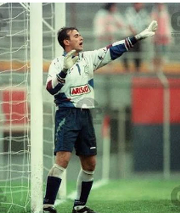 Kléber Guerra como goleiro do Goiás